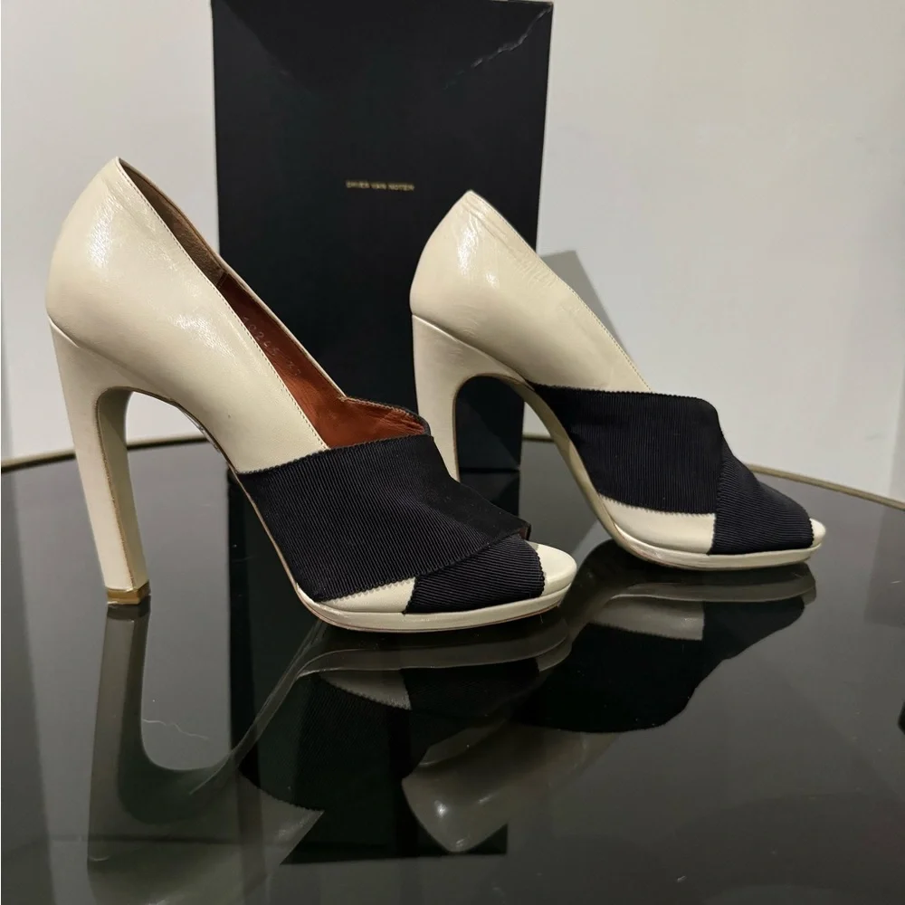 Dries Van Noten ecru leather with black fabric.designers signature curved heel. - Picture 1 of 14